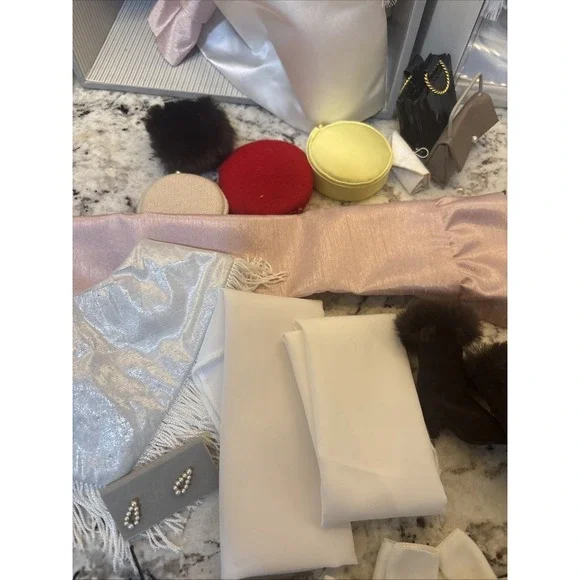 Franklin Mint Jackie Kennedy Doll with Wardrobe Trunk Outfits Accessories Book - Picture 3 of 16